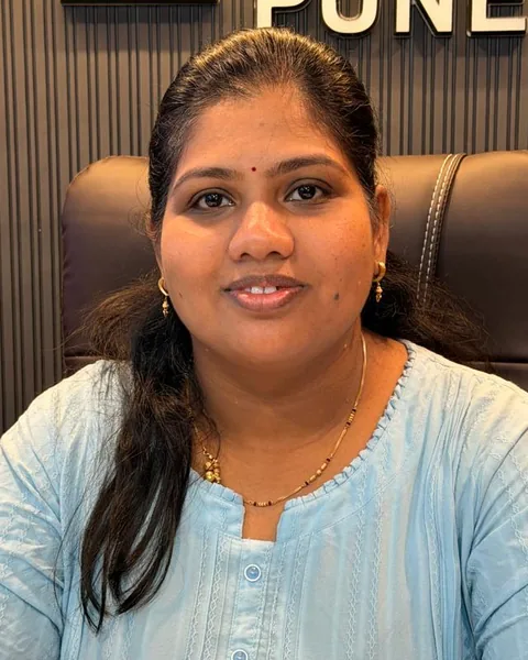 Rajshri Londhe, Bussiness partner and director, at the iPhone Fixer shop in Pune